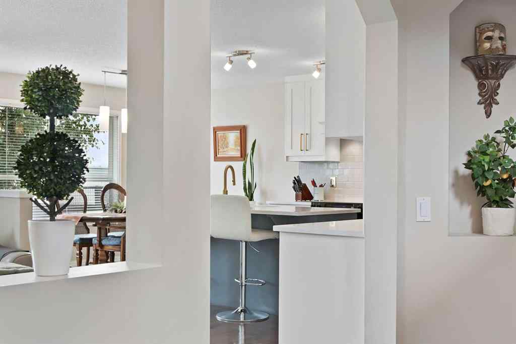 MLS® A2256511 - 66 Somerglen Close SW in Somerset Calgary, Residential