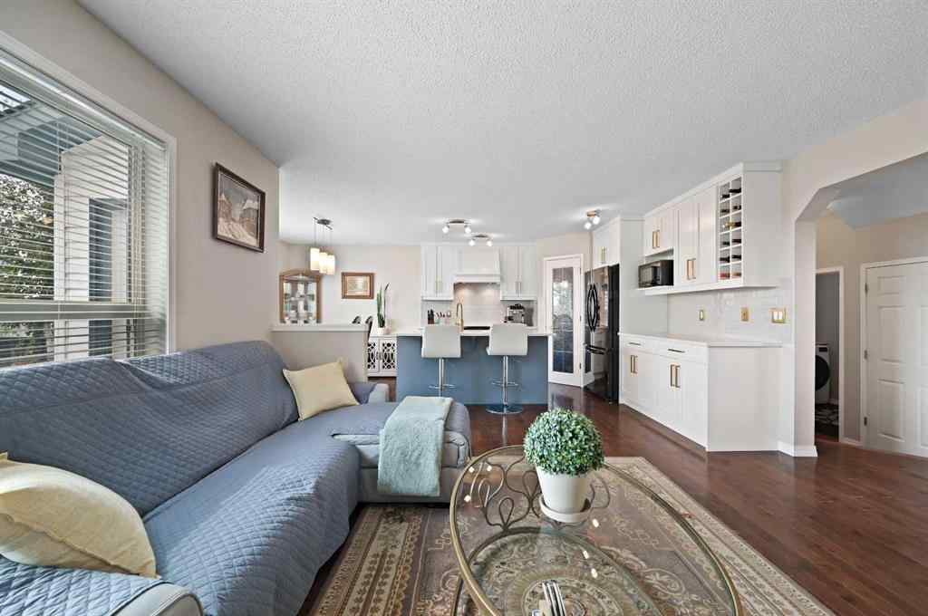MLS® A2256511 - 66 Somerglen Close SW in Somerset Calgary, Residential