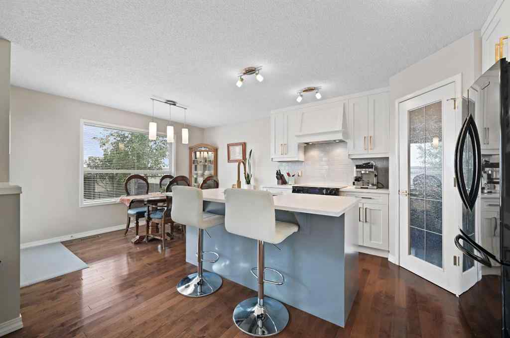 MLS® A2256511 - 66 Somerglen Close SW in Somerset Calgary, Residential