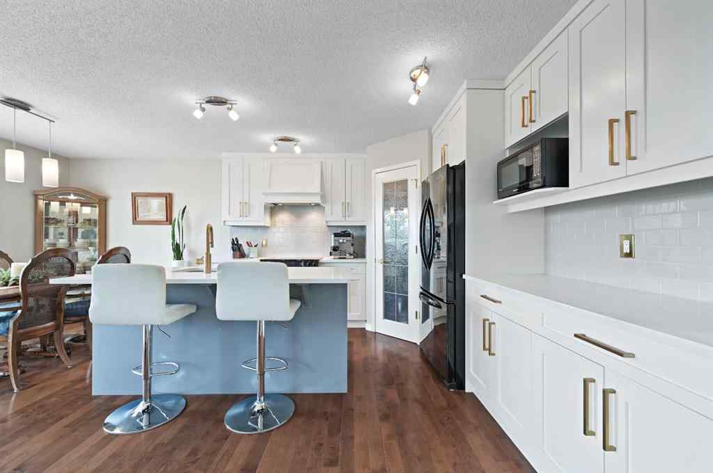 MLS® A2256511 - 66 Somerglen Close SW in Somerset Calgary, Residential