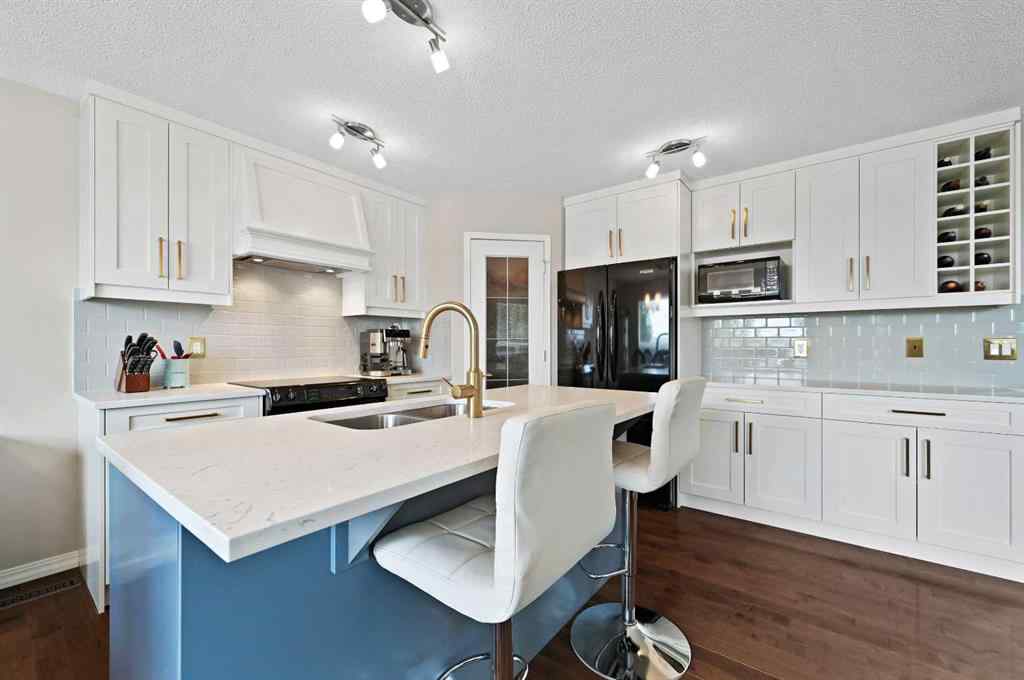 MLS® A2256511 - 66 Somerglen Close SW in Somerset Calgary, Residential