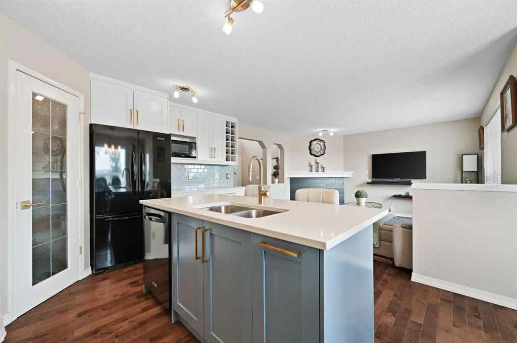 MLS® A2256511 - 66 Somerglen Close SW in Somerset Calgary, Residential