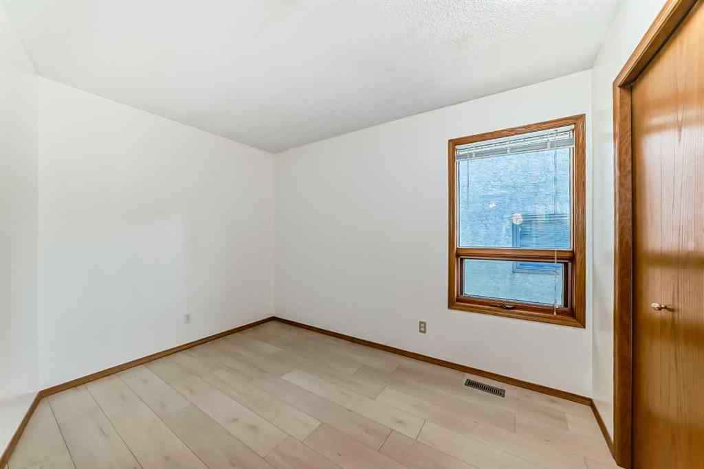 MLS® A2256533 - 247 SHAWINIGAN Drive SW in Shawnessy Calgary, Residential