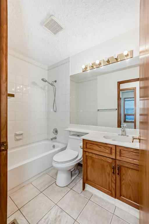 MLS® A2256533 - 247 SHAWINIGAN Drive SW in Shawnessy Calgary, Residential