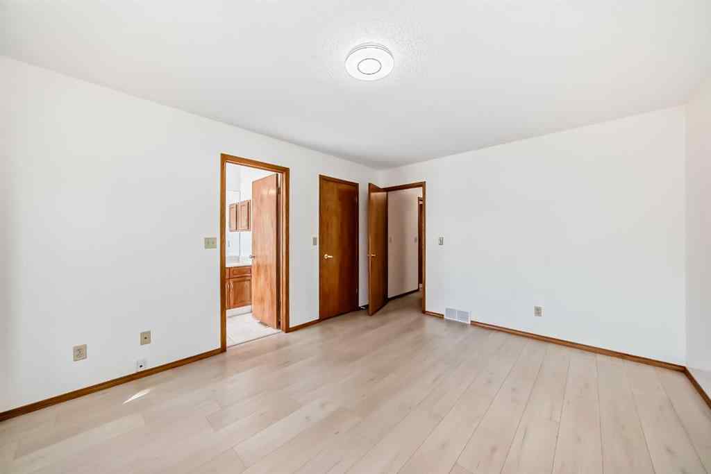 MLS® A2256533 - 247 SHAWINIGAN Drive SW in Shawnessy Calgary, Residential