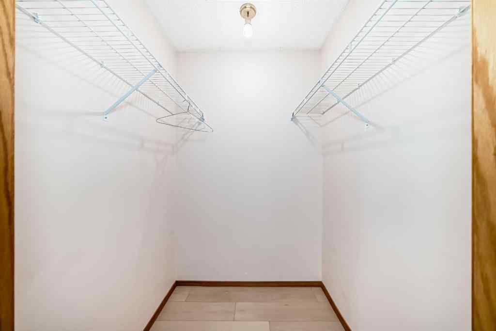 MLS® A2256533 - 247 SHAWINIGAN Drive SW in Shawnessy Calgary, Residential