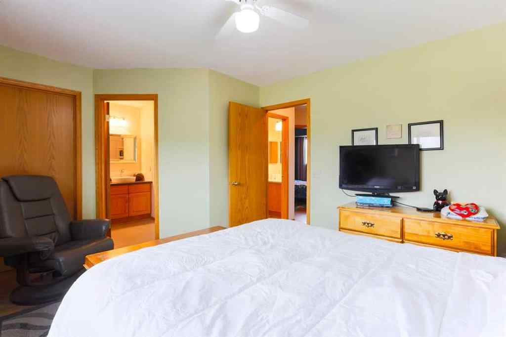 MLS® A2256547 - 1118 Maple Avenue  in NONE Crossfield, Residential