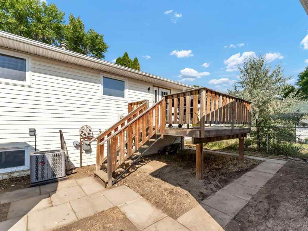 MLS® A2256549 - 27 East Glen Street SE in Ross Glen Medicine Hat, Residential