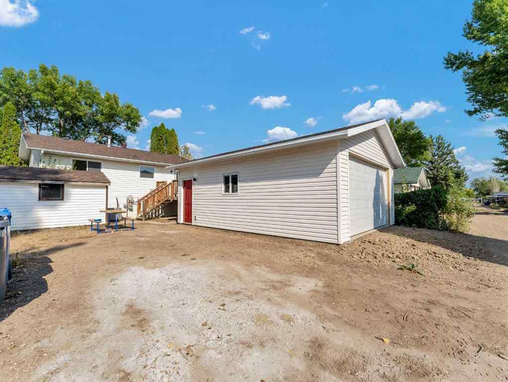 MLS® A2256549 - 27 East Glen Street SE in Ross Glen Medicine Hat, Residential