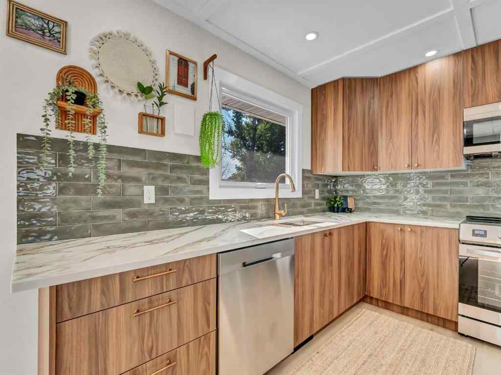 MLS® A2256549 - 27 East Glen Street SE in Ross Glen Medicine Hat, Residential