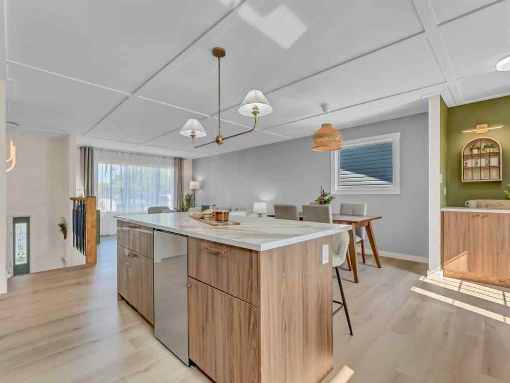 MLS® A2256549 - 27 East Glen Street SE in Ross Glen Medicine Hat, Residential