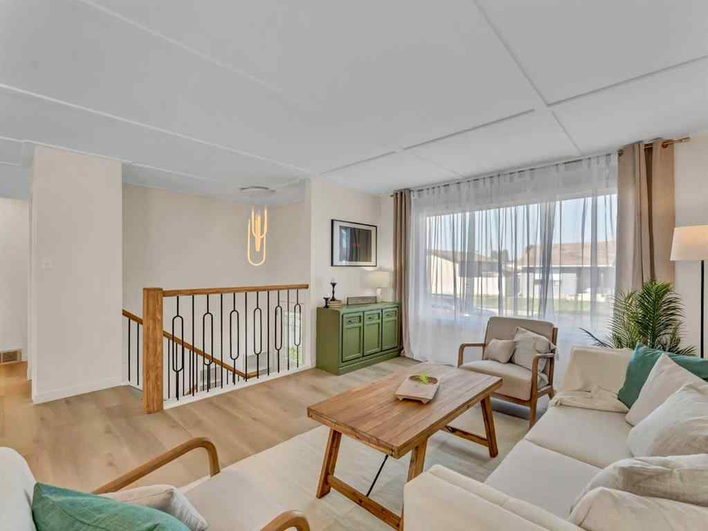 MLS® A2256549 - 27 East Glen Street SE in Ross Glen Medicine Hat, Residential