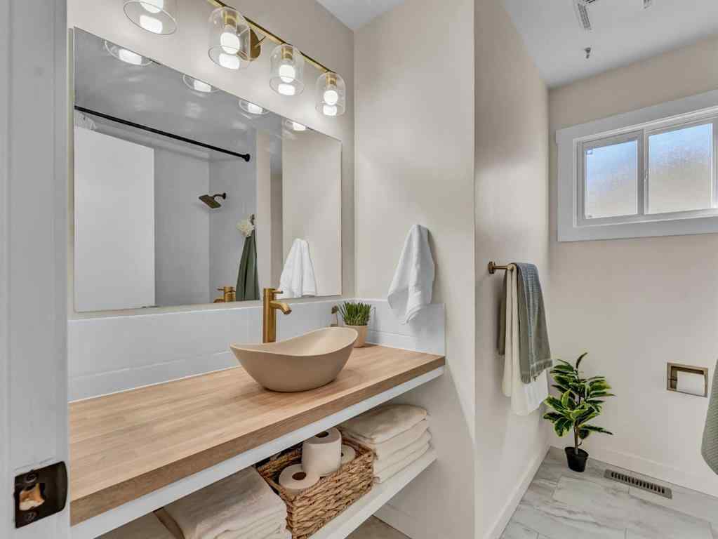 MLS® A2256549 - 27 East Glen Street SE in Ross Glen Medicine Hat, Residential