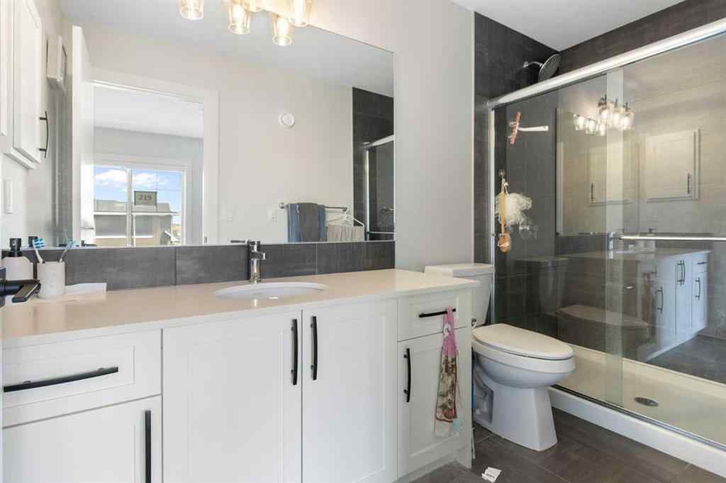 MLS® A2256563 - 219 Chelsea Park  in Chelsea_CH Chestermere, Residential