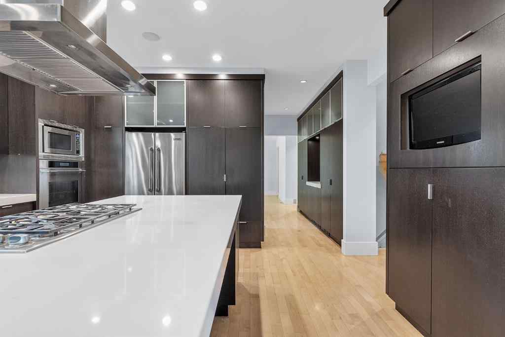 MLS® A2256575 - 2312 12 Avenue NW in Hounsfield Heights/Briar Hill Calgary, Residential