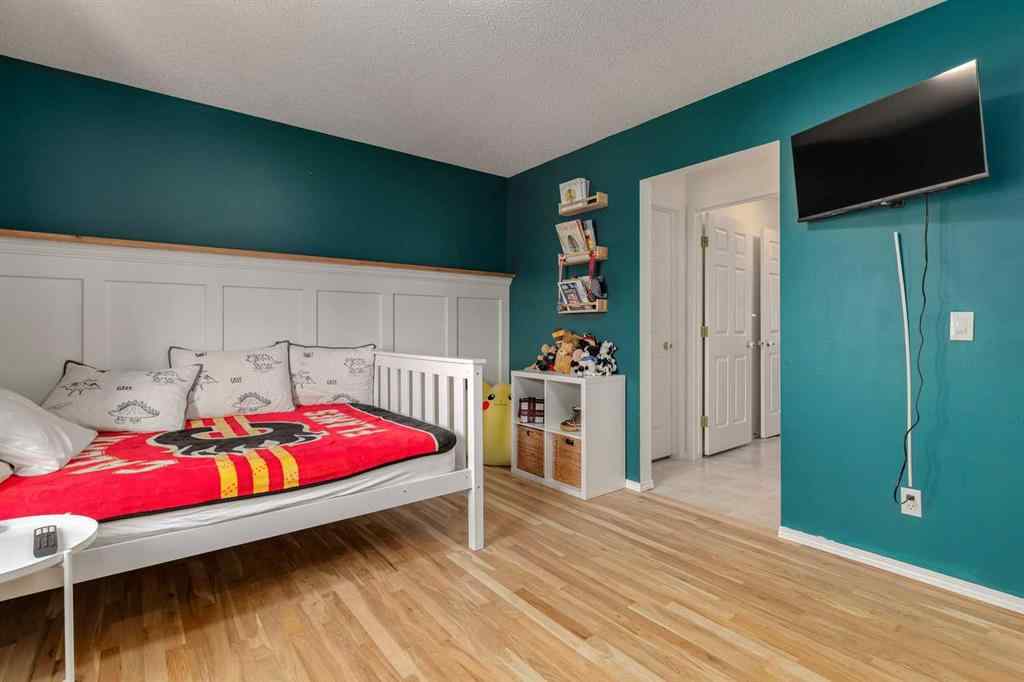 MLS® A2256579 - 817 Crystal Beach Bay  in The Beaches Chestermere, Residential