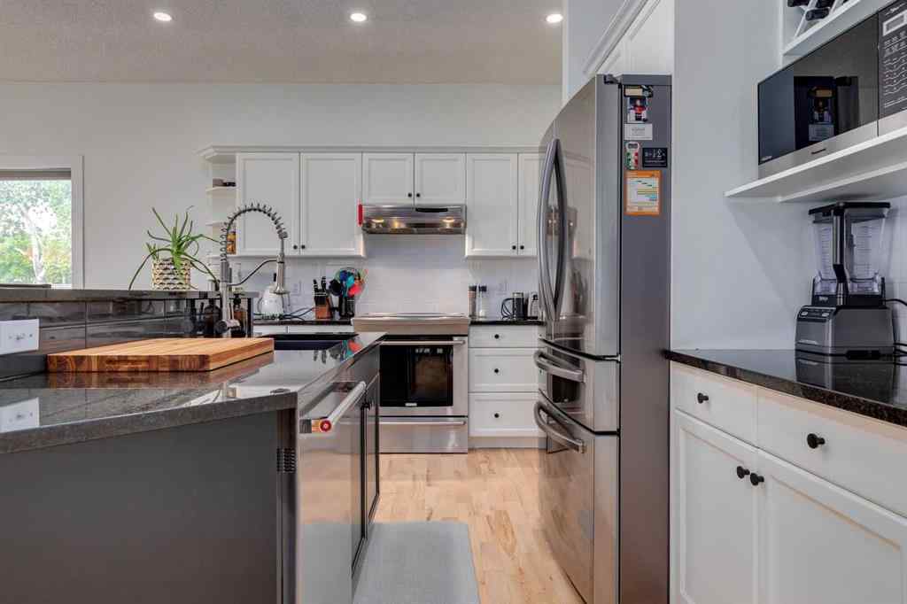 MLS® A2256579 - 817 Crystal Beach Bay  in The Beaches Chestermere, Residential