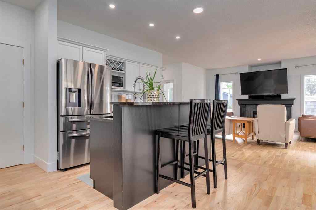 MLS® A2256579 - 817 Crystal Beach Bay  in The Beaches Chestermere, Residential