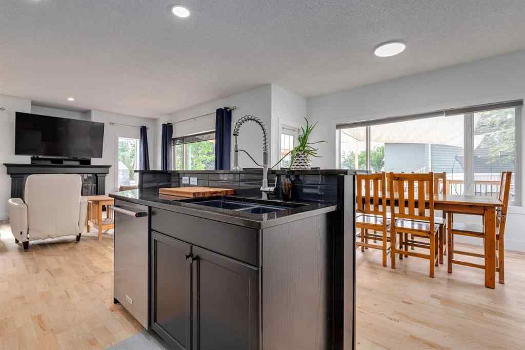 MLS® A2256579 - 817 Crystal Beach Bay  in The Beaches Chestermere, Residential