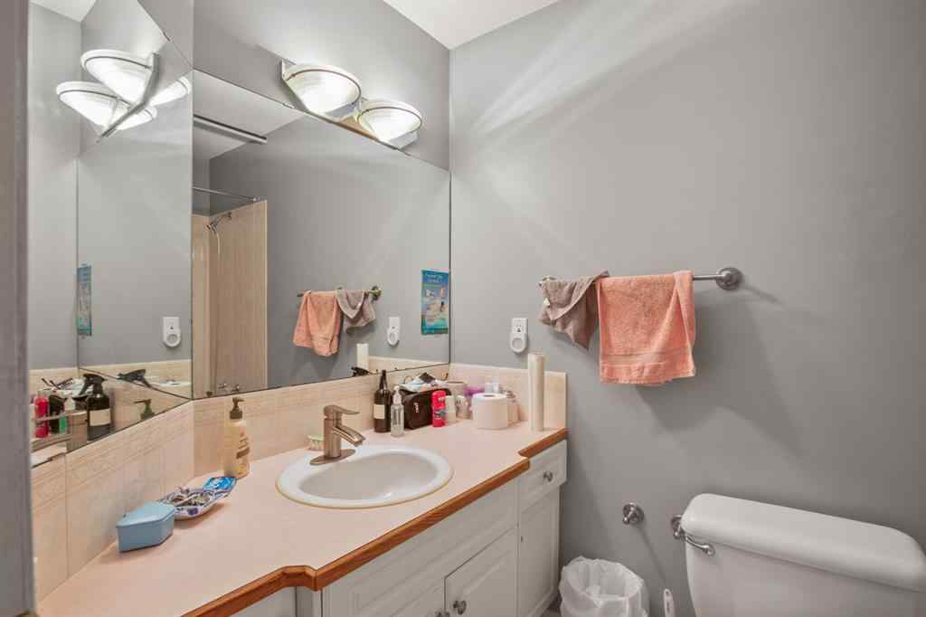MLS® A2256582 - 4618 55 Avenue  in Meadowview Village Lacombe, Residential