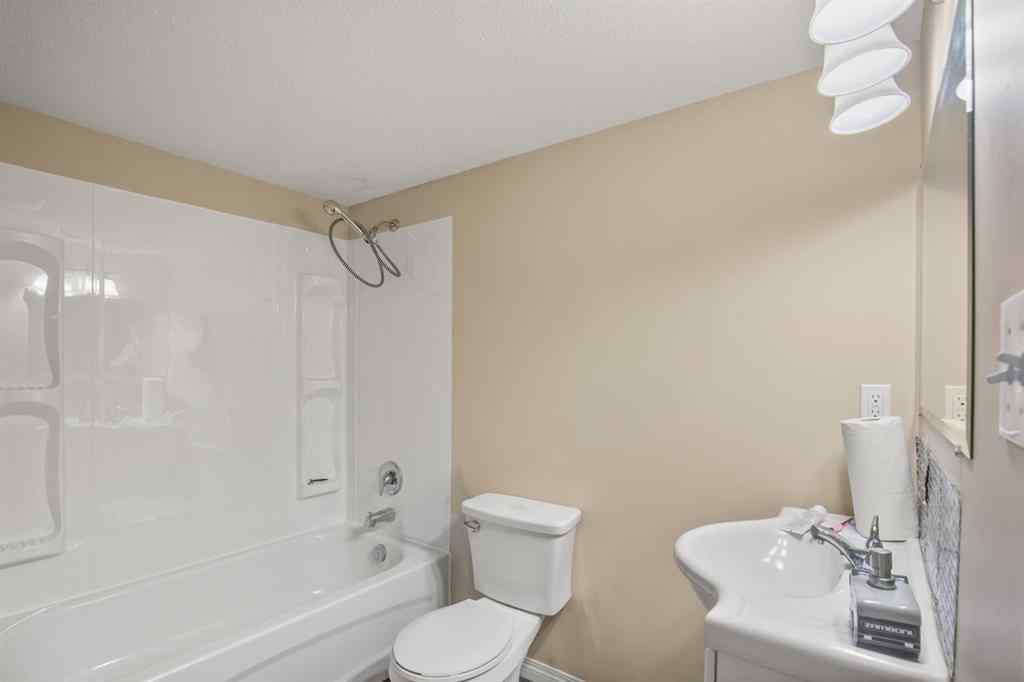 MLS® A2256582 - 4618 55 Avenue  in Meadowview Village Lacombe, Residential