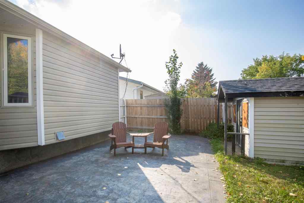 MLS® A2256582 - 4618 55 Avenue  in Meadowview Village Lacombe, Residential