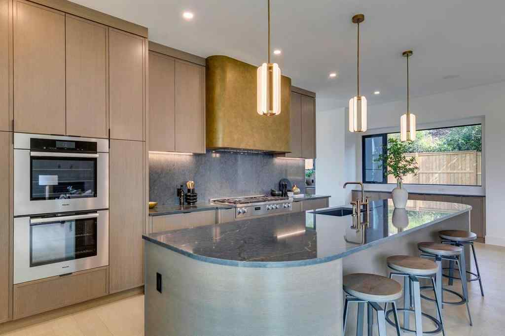 MLS® A2256587 - 2316 12 Avenue NW in Hounsfield Heights/Briar Hill Calgary, Residential