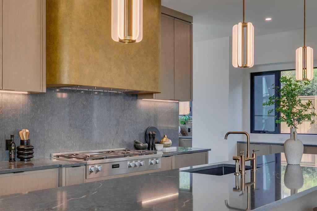 MLS® A2256587 - 2316 12 Avenue NW in Hounsfield Heights/Briar Hill Calgary, Residential