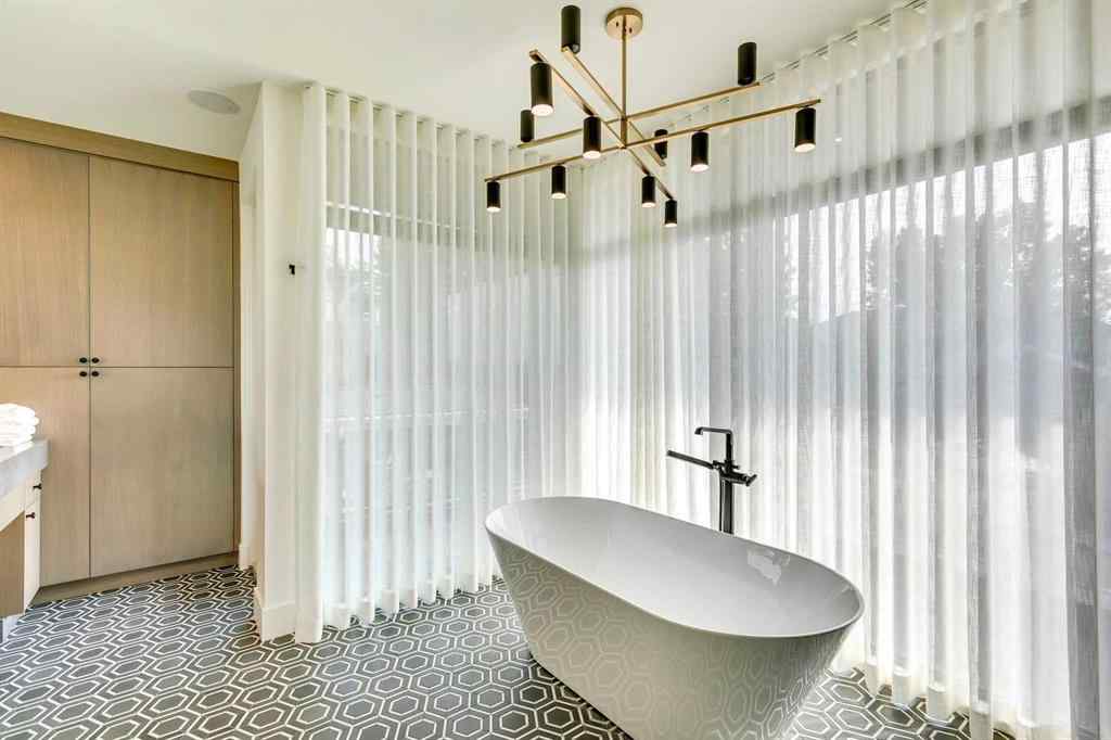MLS® A2256587 - 2316 12 Avenue NW in Hounsfield Heights/Briar Hill Calgary, Residential