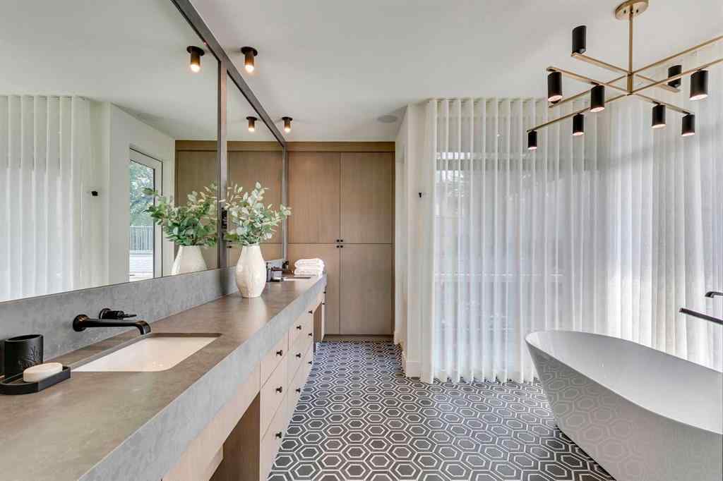 MLS® A2256587 - 2316 12 Avenue NW in Hounsfield Heights/Briar Hill Calgary, Residential
