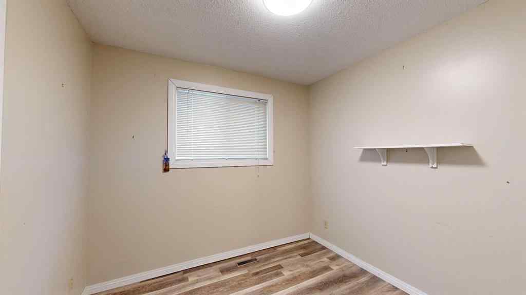 MLS® A2256592 - 9 56 Street Close  in Parkdale Stettler, Residential