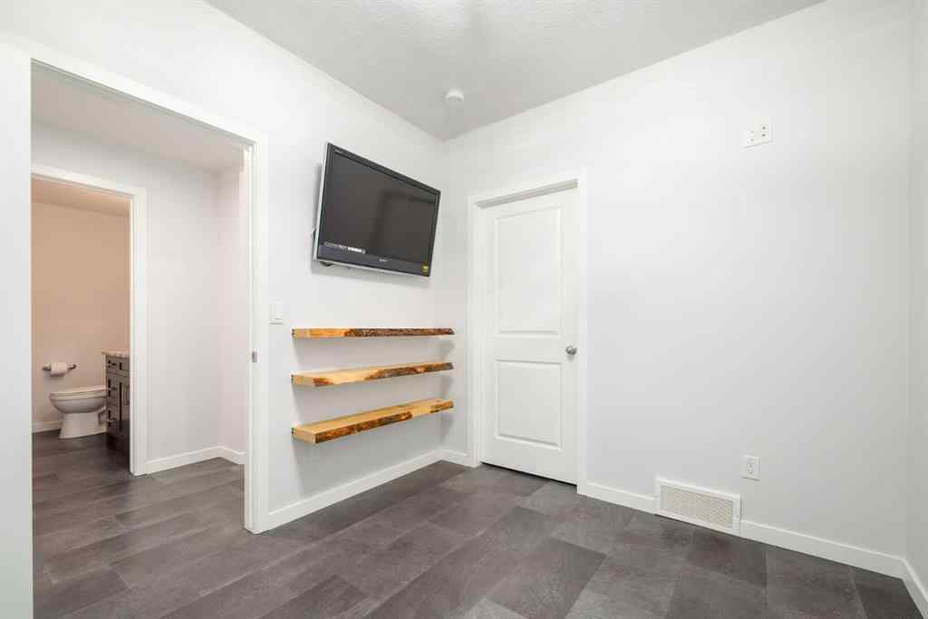 MLS® A2256603 - 133 Cougar Ridge Close SW in Cougar Ridge Calgary, Residential