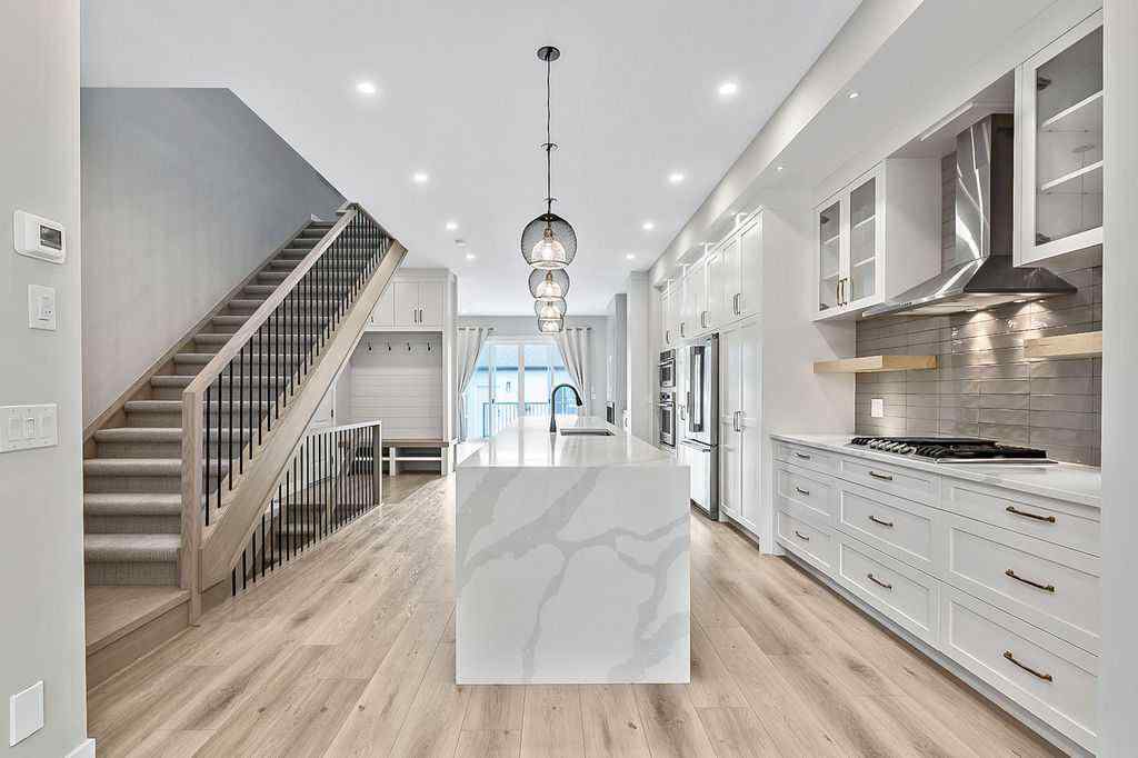 MLS® A2256619 - 910 41 Street SW in Rosscarrock Calgary, Residential