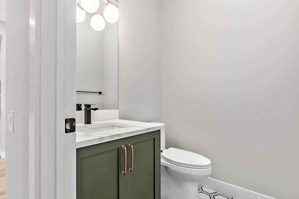 MLS® A2256619 - 910 41 Street SW in Rosscarrock Calgary, Residential