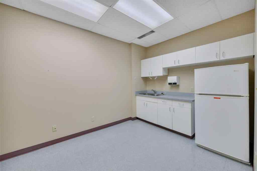 MLS® A2256621 - Unit #4 4910 45 Street  in Downtown Red Deer Red Deer, Commercial