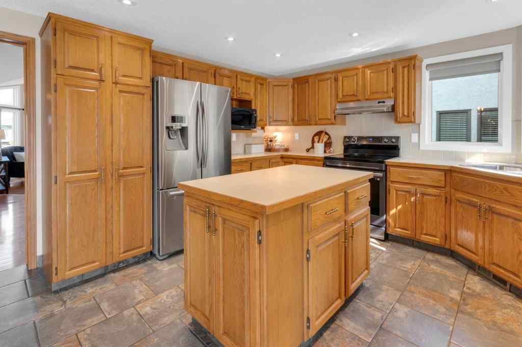 MLS® A2256623 - 240 Woodbriar Place SW in Woodbine Calgary, Residential