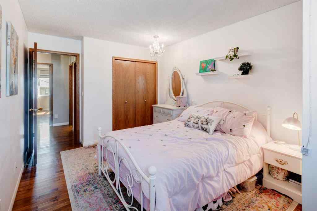 MLS® A2256623 - 240 Woodbriar Place SW in Woodbine Calgary, Residential