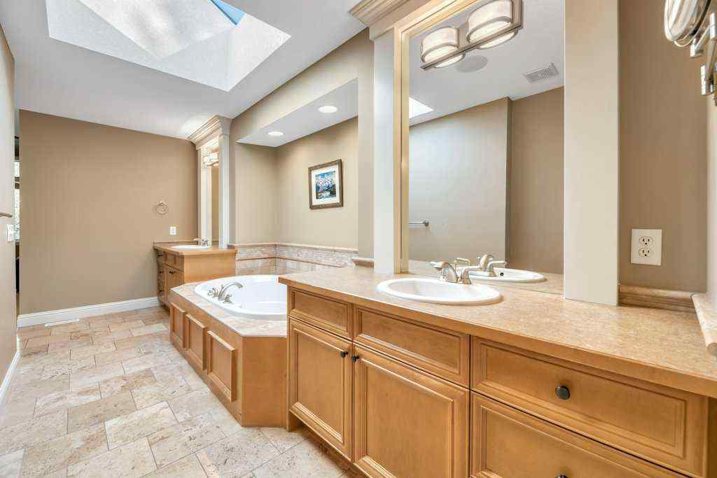 MLS® A2256625 - 2221 26 Street SW in Killarney/Glengarry Calgary, Residential