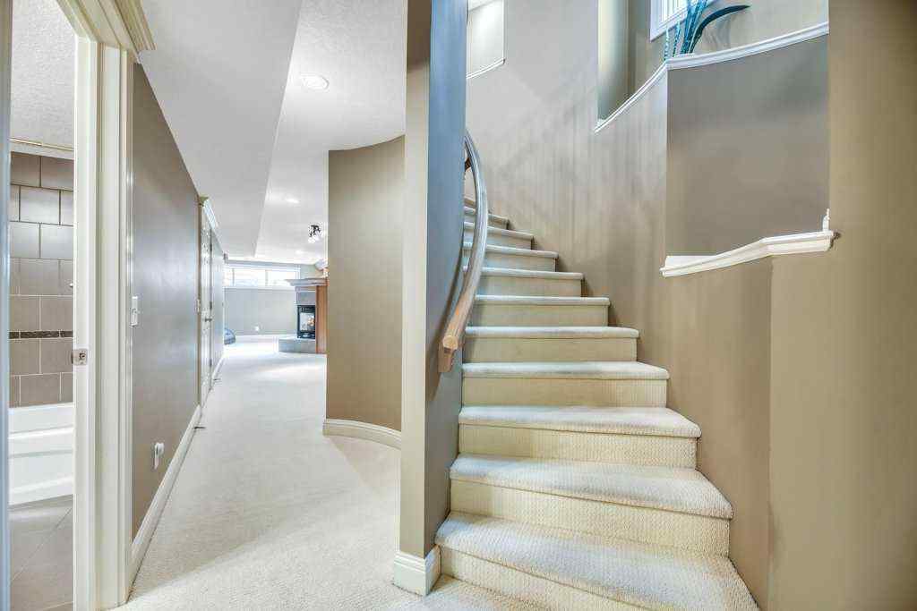 MLS® A2256625 - 2221 26 Street SW in Killarney/Glengarry Calgary, Residential