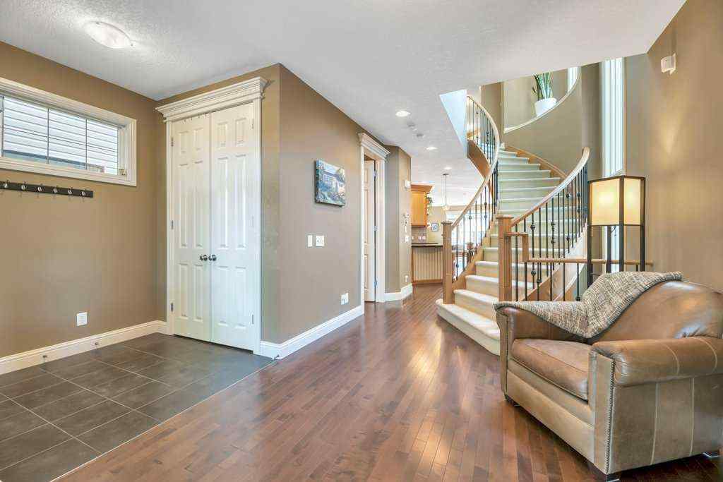 MLS® A2256625 - 2221 26 Street SW in Killarney/Glengarry Calgary, Residential