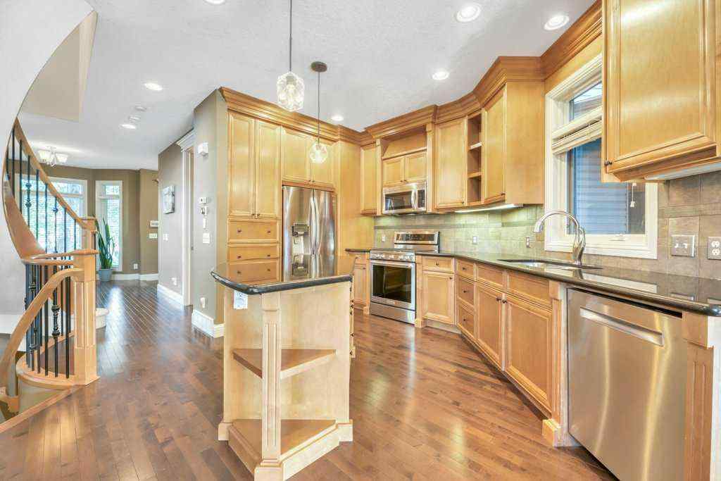 MLS® A2256625 - 2221 26 Street SW in Killarney/Glengarry Calgary, Residential