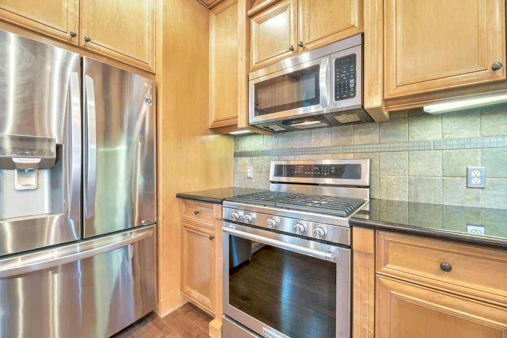 MLS® A2256625 - 2221 26 Street SW in Killarney/Glengarry Calgary, Residential
