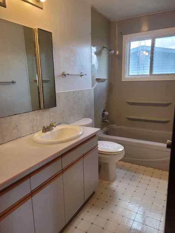 MLS® A2256632 - 4413 48 Street   in NONE Forestburg, Residential