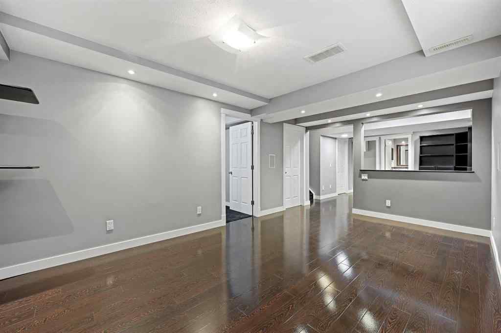 MLS® A2256635 - 8018 Cougar Ridge Avenue SW in Cougar Ridge Calgary, Residential
