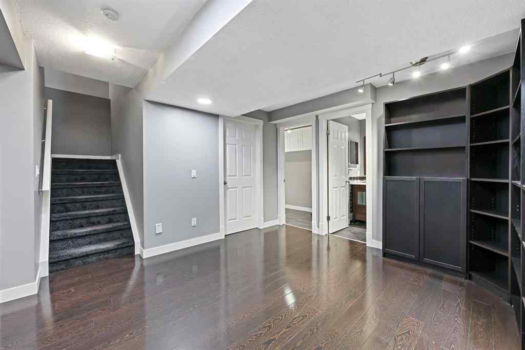 MLS® A2256635 - 8018 Cougar Ridge Avenue SW in Cougar Ridge Calgary, Residential