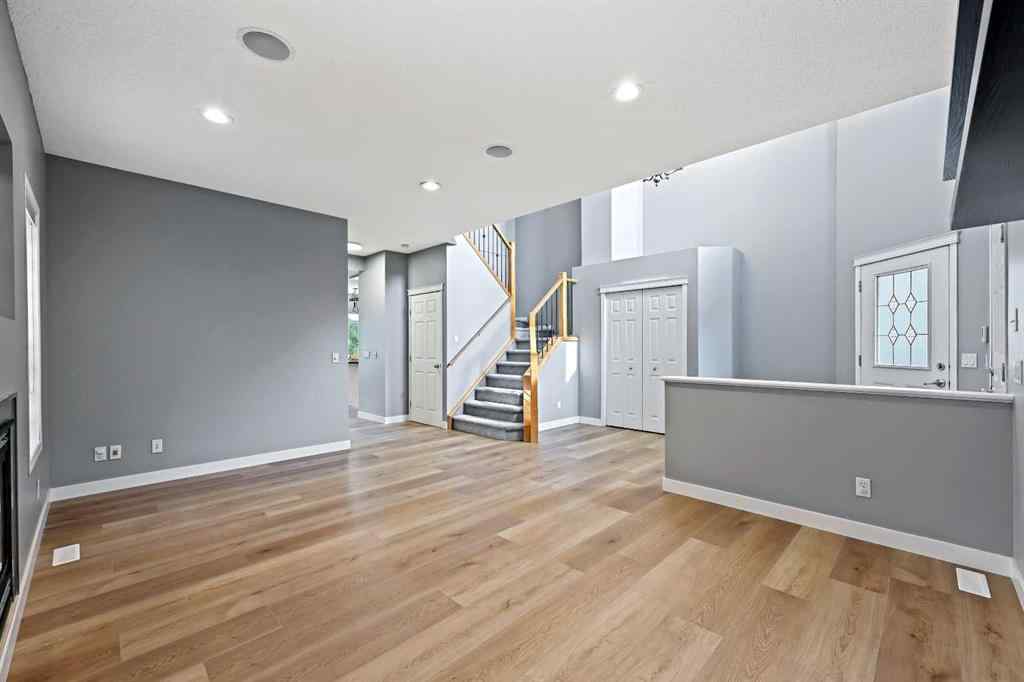 MLS® A2256635 - 8018 Cougar Ridge Avenue SW in Cougar Ridge Calgary, Residential