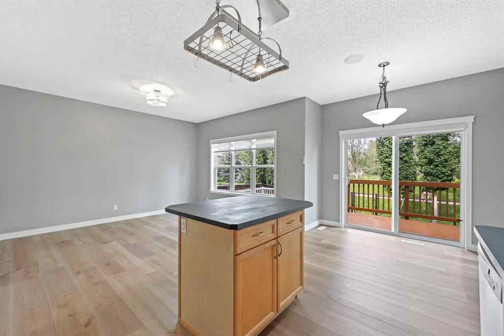 MLS® A2256635 - 8018 Cougar Ridge Avenue SW in Cougar Ridge Calgary, Residential