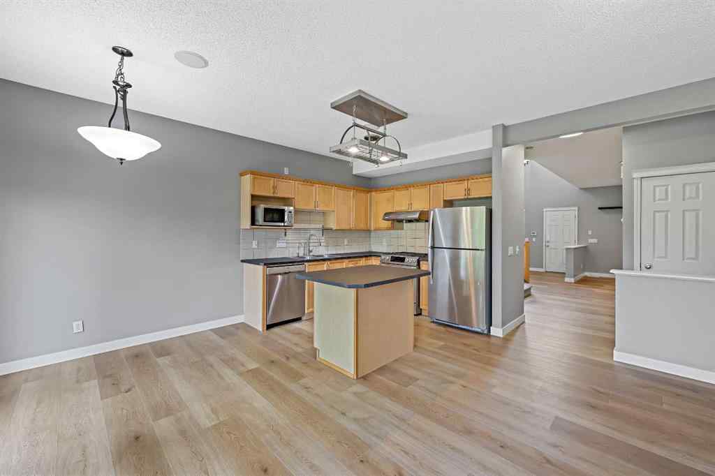 MLS® A2256635 - 8018 Cougar Ridge Avenue SW in Cougar Ridge Calgary, Residential