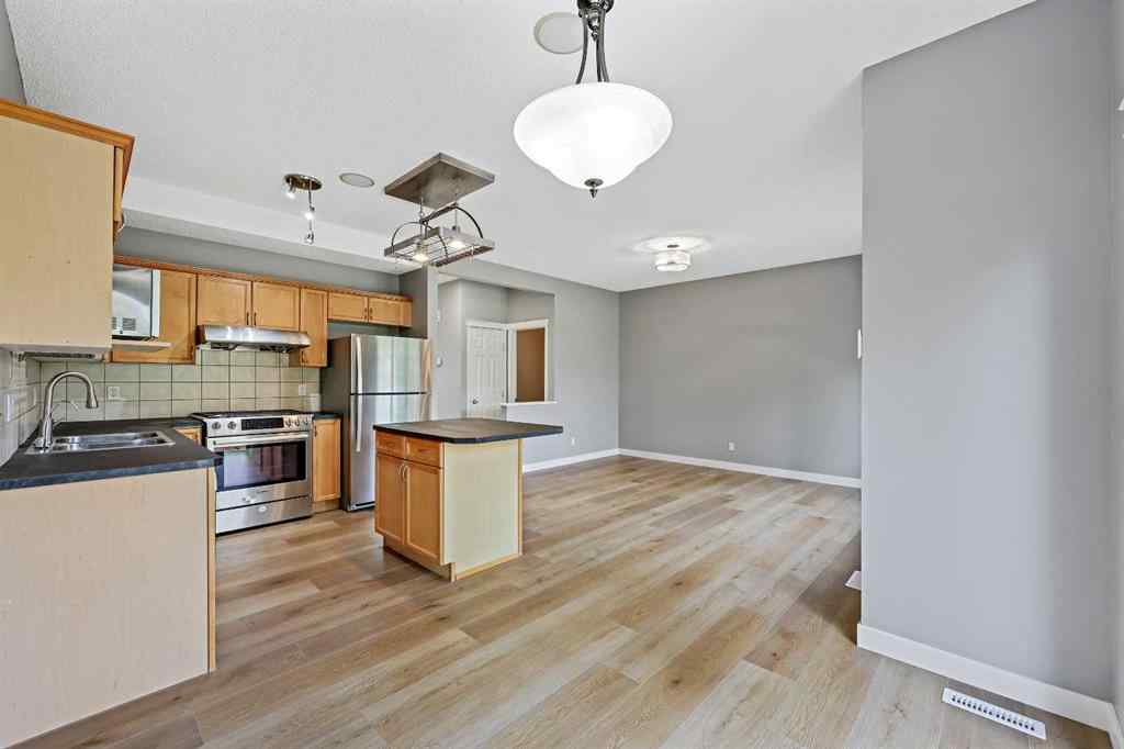 MLS® A2256635 - 8018 Cougar Ridge Avenue SW in Cougar Ridge Calgary, Residential
