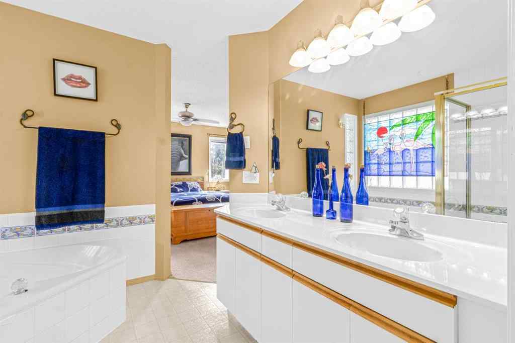 MLS® A2256636 - 924 19 Avenue NW in Mount Pleasant Calgary, Residential